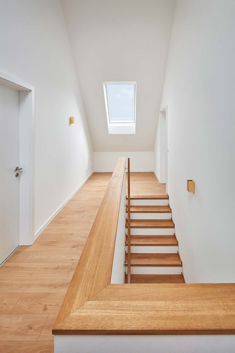 Treppe zum Dachgeschoss in einem Haus in Holzbauweise