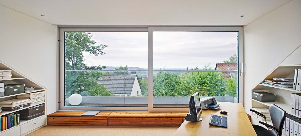 Zweiteiliges Hebe-Schiebefenster mit Blick über den Baldeneysee in Essen.