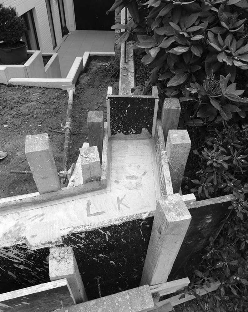 Verschalung für eine Betonmauer.