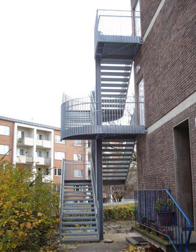 Der Aufgang zur Fluchttreppe an der Bonifatiusschule in Düsseldorf.