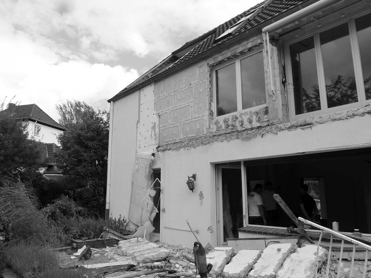 Abrissarbeiten an einer Fassade.