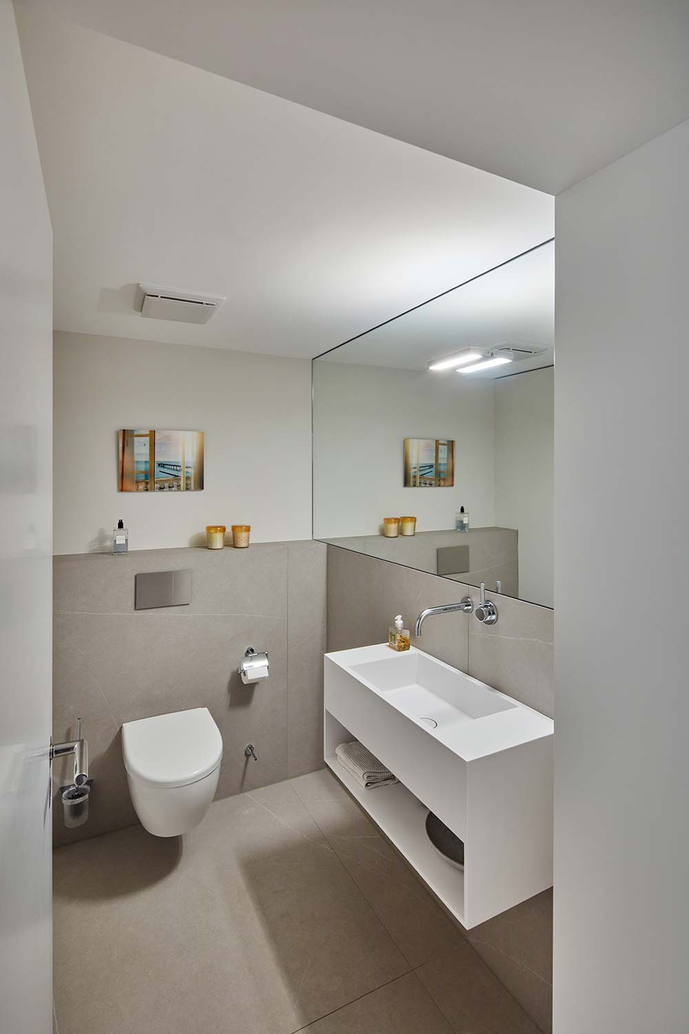 Modernes Badezimmer im umgebauten Souterrain eines alten Stadthauses in Düsseldorf