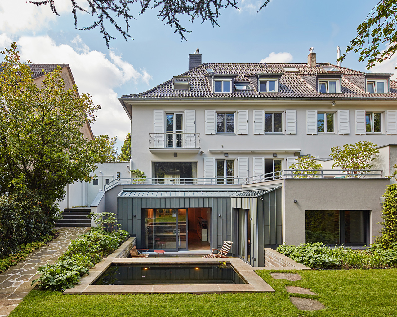 Moderne Souterrainerweiterung an einem alten Stadthaus in Düsseldorf
