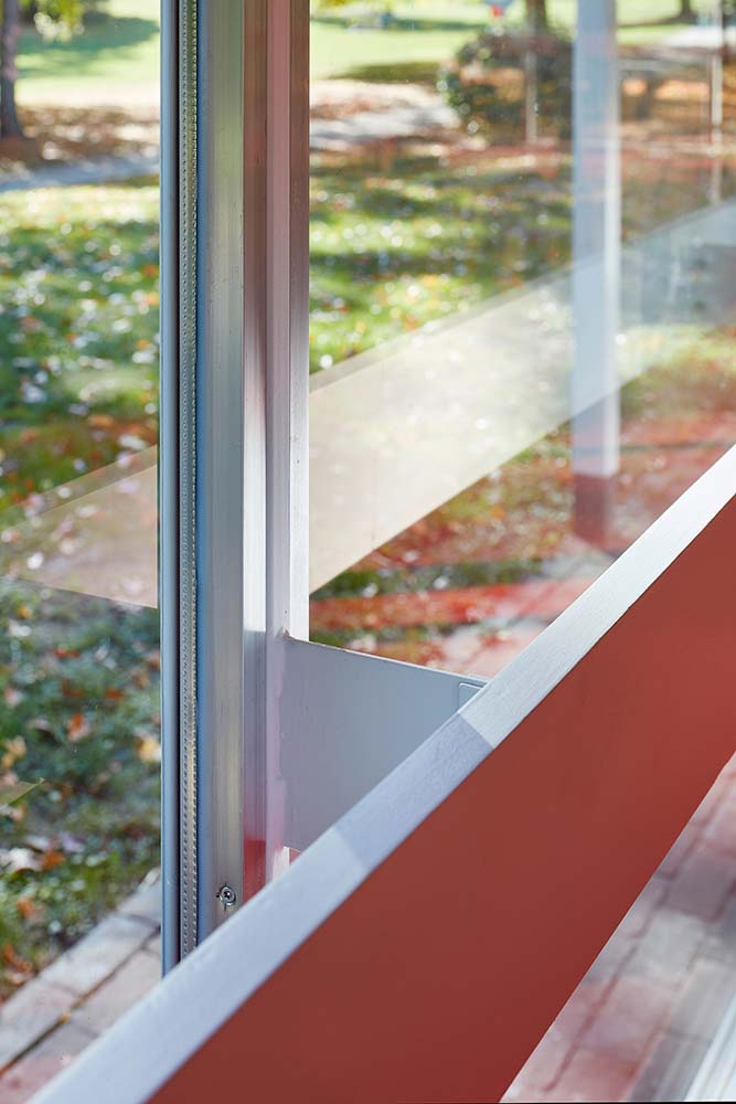 Detailfoto einer Fassaden-Verglasung.